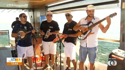 Grupo de samba anima o flutuante do Jornal Anhanguera 1ª edição