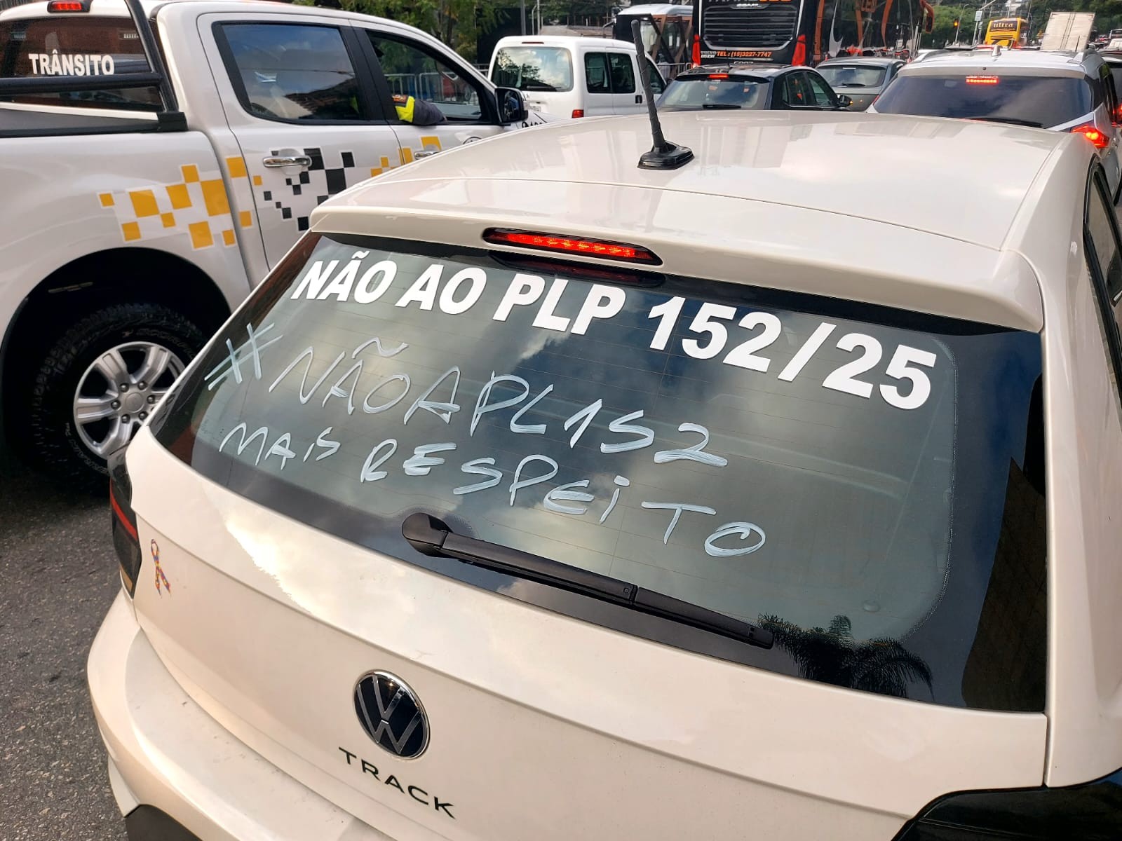 Motoristas de aplicativos fazem 'carrociata' em SP contra PL que regulamenta corridas