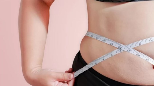 Para corpo definido, australiana corta dieta restritiva e passa a comer mais