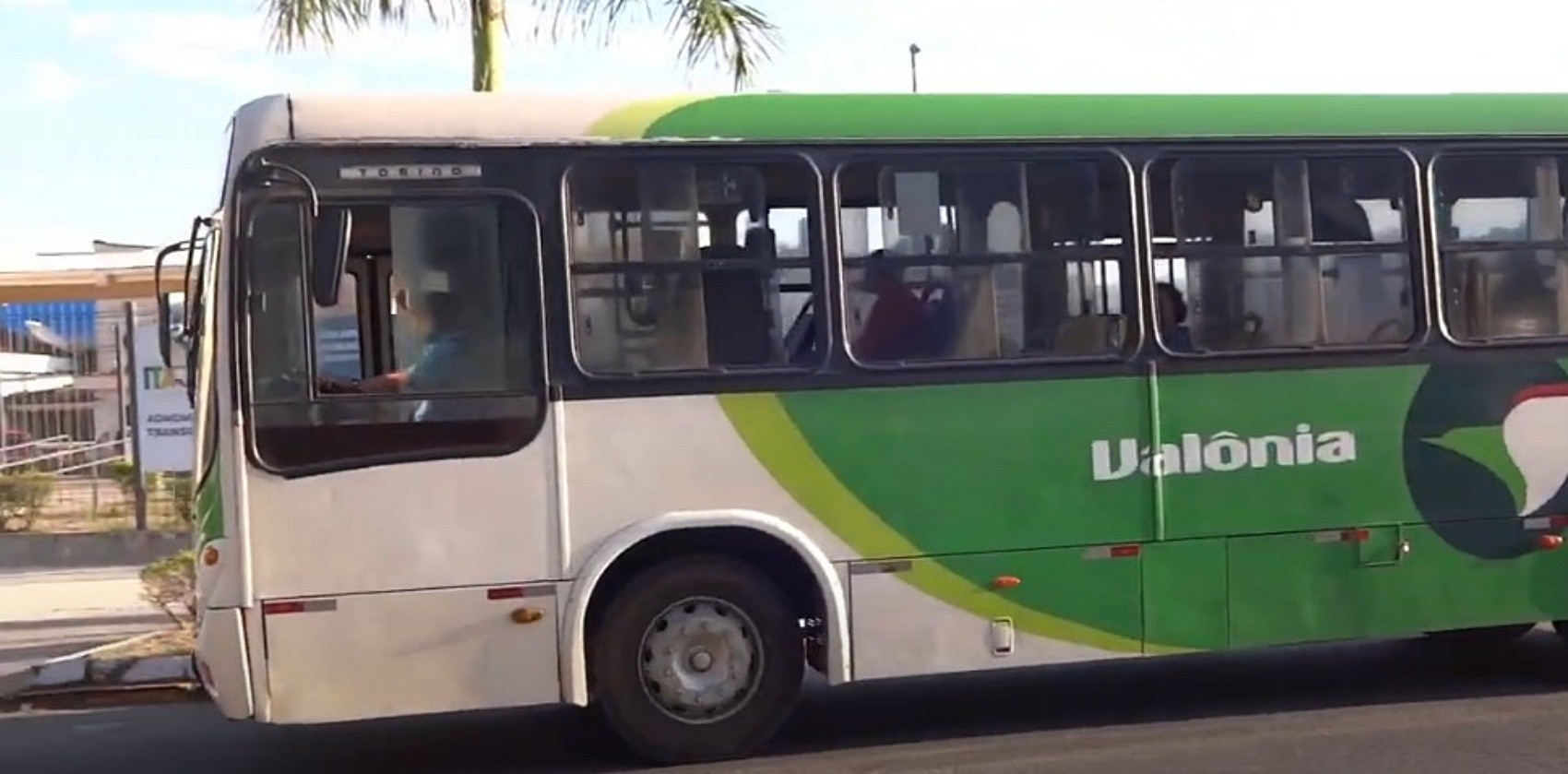 Empresa de ônibus de Itajubá corta linhas rurais e diminui horários urbanos; prefeitura diz que não foi comunicada