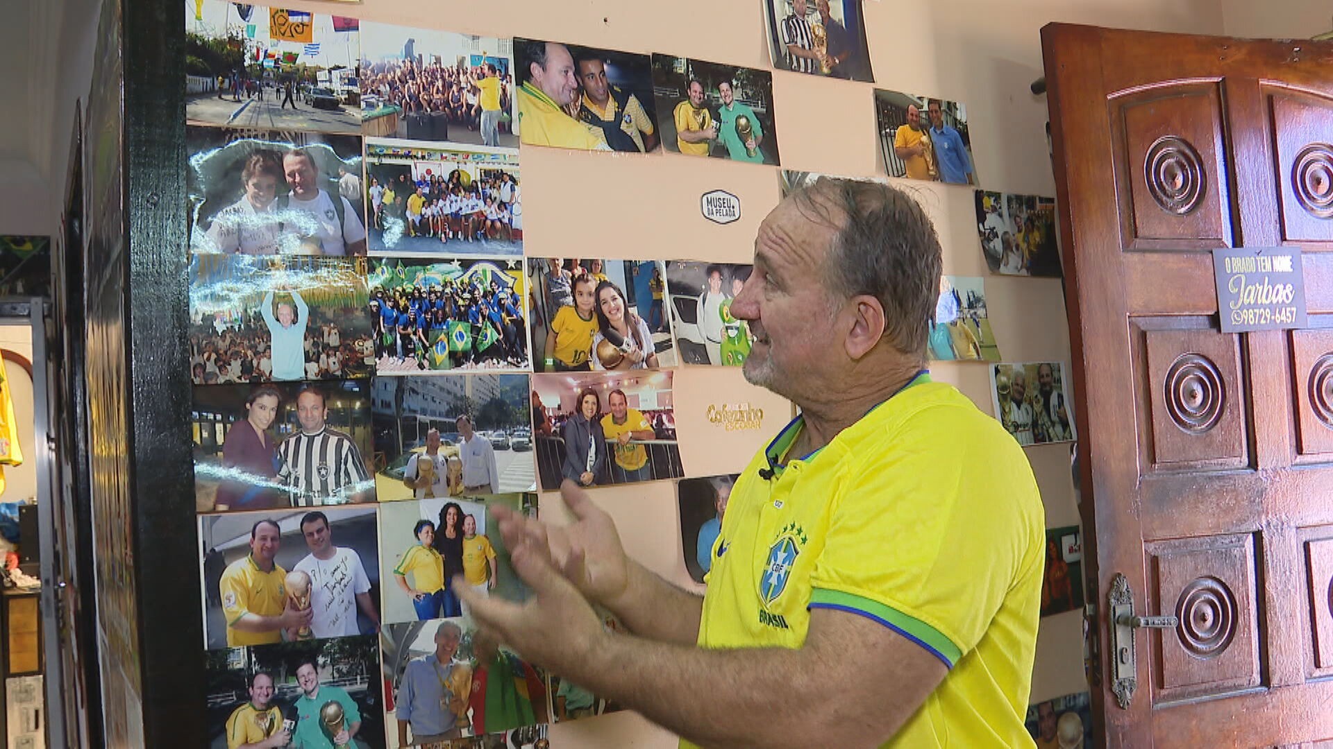 Artesão do Rio produz réplicas da taça da Copa do Mundo há mais de 30 anos e já presenteou ídolos do futebol