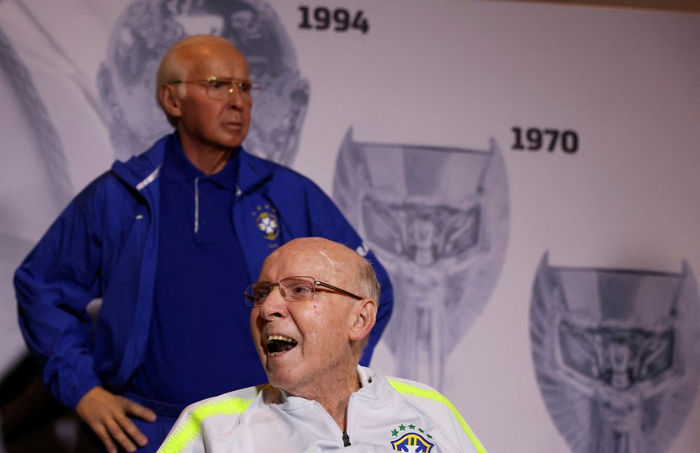 Zagallo é homenageado com estátua de cera durante cerimônia no Rio, em 2022 — Foto: Sergio Moraes/Reuters