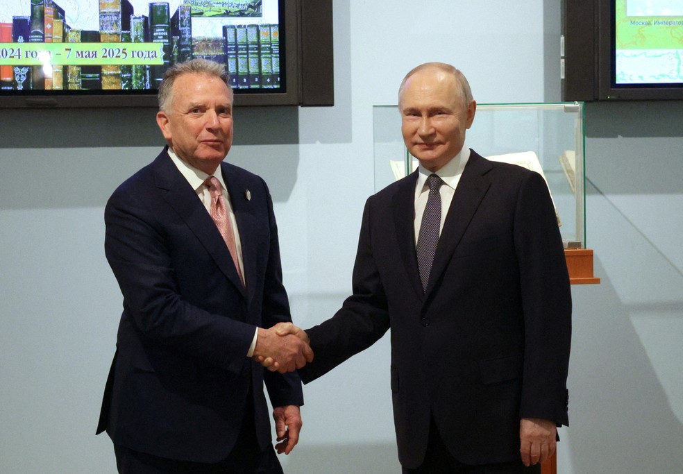 O enviado dos EUA Steve Witkoff e o presidente da Rússia, Vladimir Putin, em encontro em 11 de abril de 2025 — Foto: Sputnik/Gavriil Grigorov/Pool via REUTERS