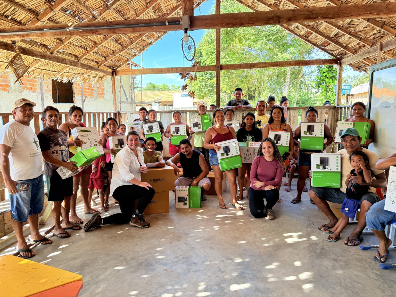 Kits de energia solar auxiliam comunidades ribeirinhas e parteiras no oeste do Pará