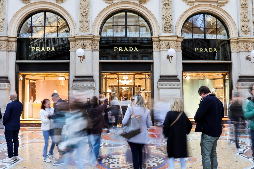 Prada conclui compra da Versace por US$ 1,4 bilhão | G1
