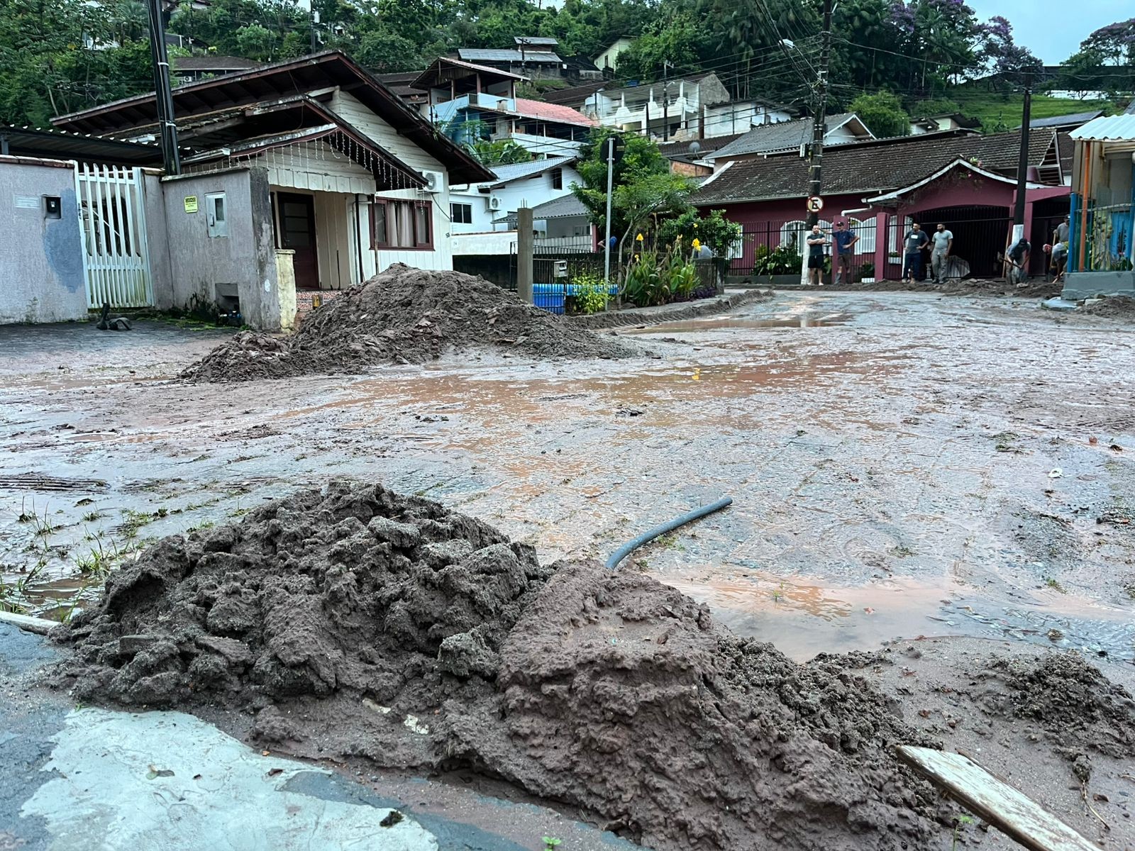 Cidade de SC tem alagamentos após registrar, em uma hora, chuva esperada para todo o mês de janeiro