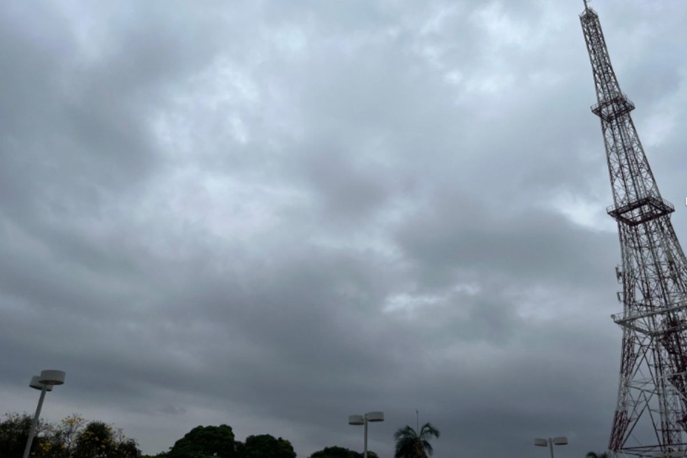 Tempo nublado, em Campo Grande (MS) — Foto: Débora Ricalde/TV Morena