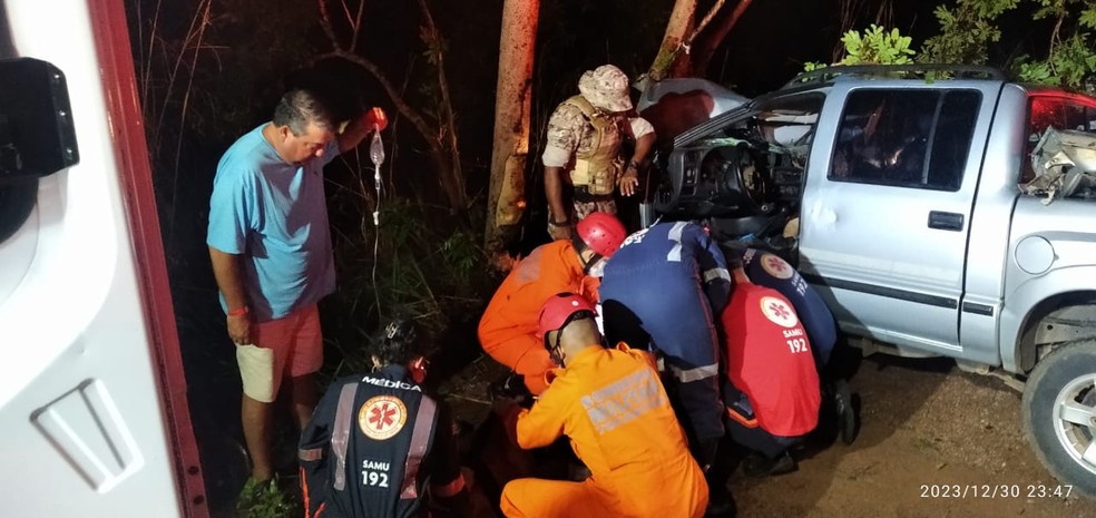 Acidente foi registrado na BR-242  Foto: Corpo de Bombeiros