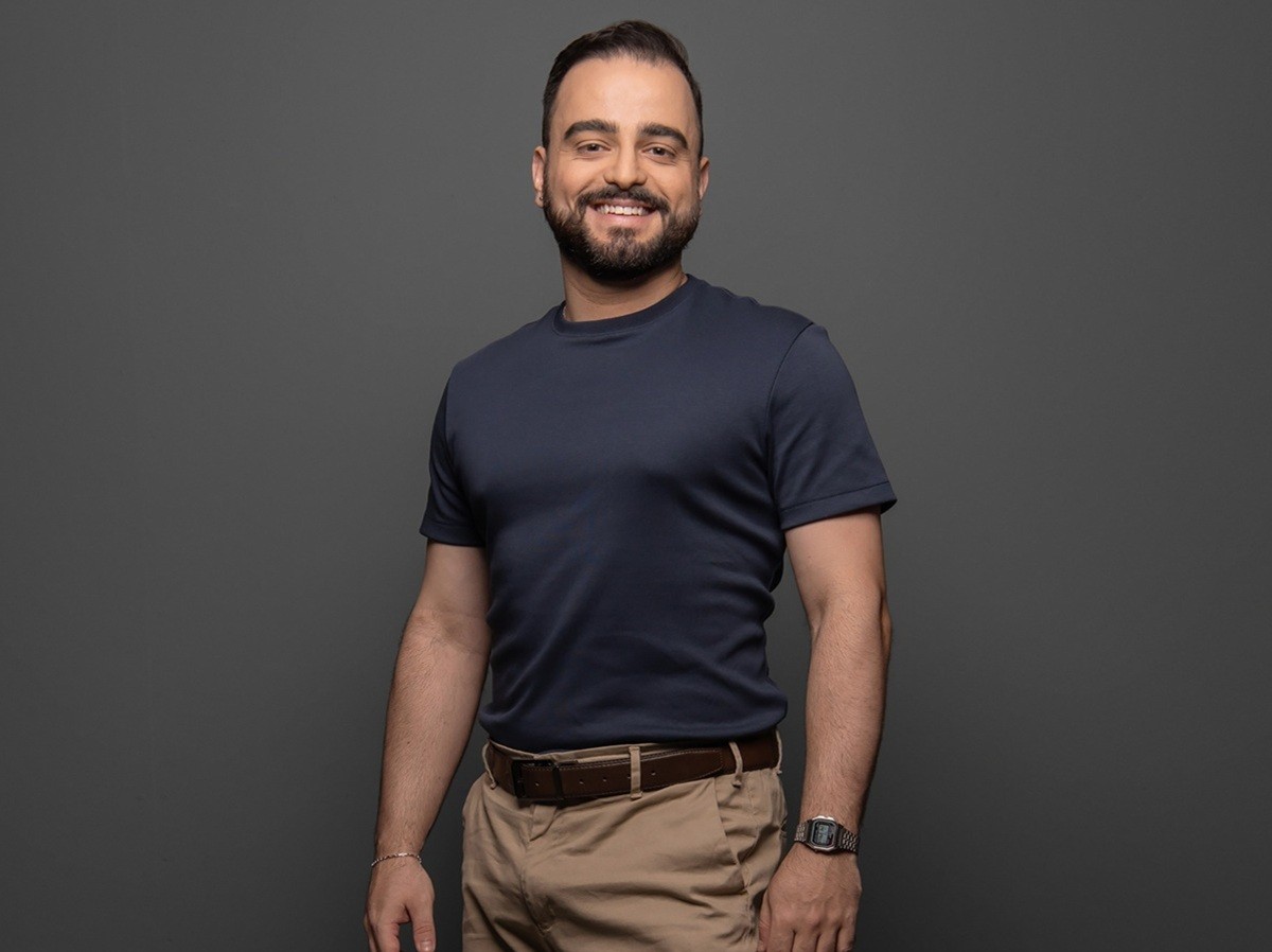 Ator de Teresópolis se destaca em musicais e estreia monólogo após mais de 10 anos de carreira