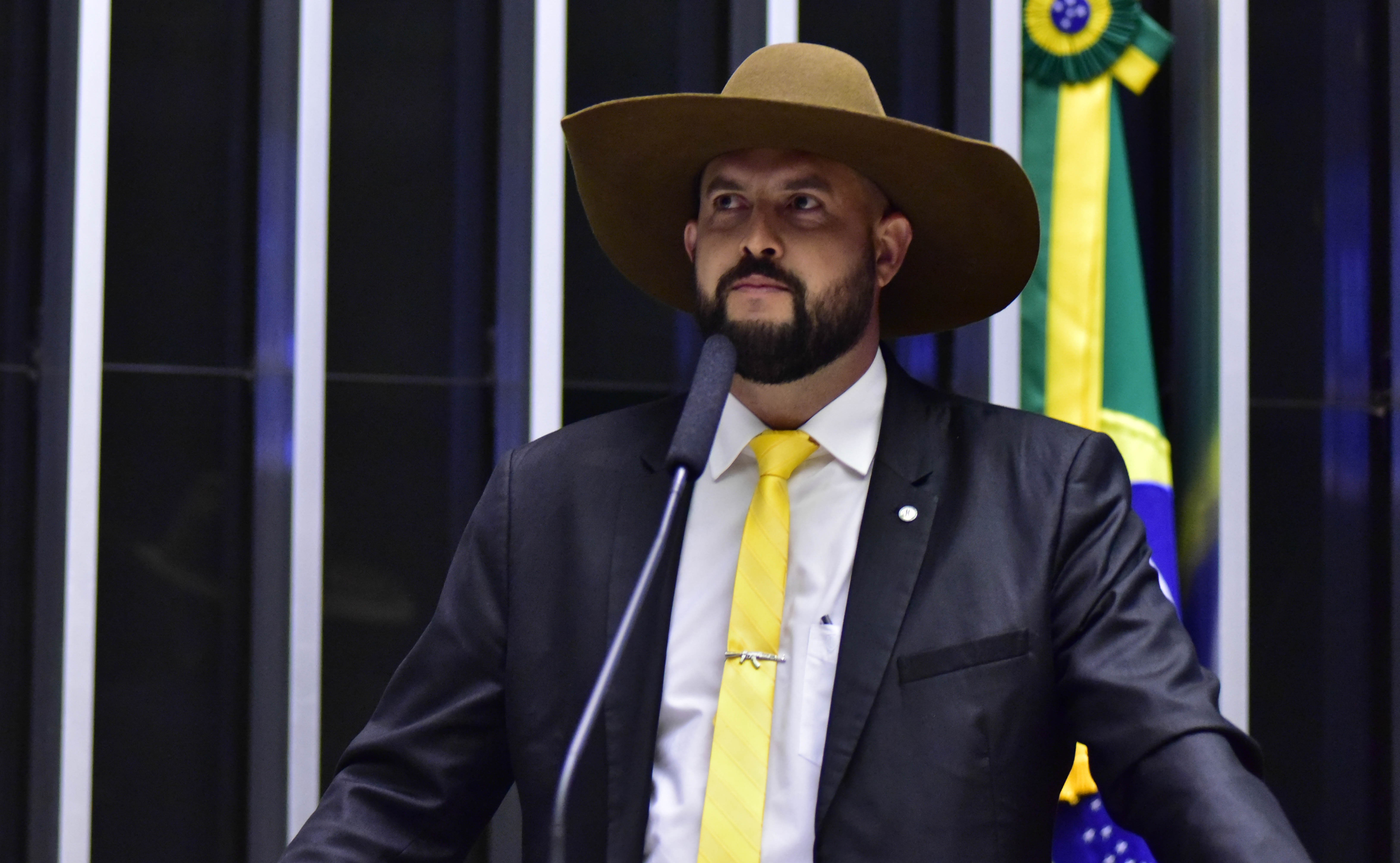 Deputado Zé Trovão é condenado a pagar R$ 50 mil a ex-companheira por danos morais  