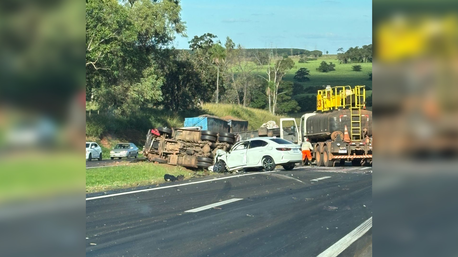 Mulher morre em acidente entre carro e caminhão em rodovia de Cosmorama