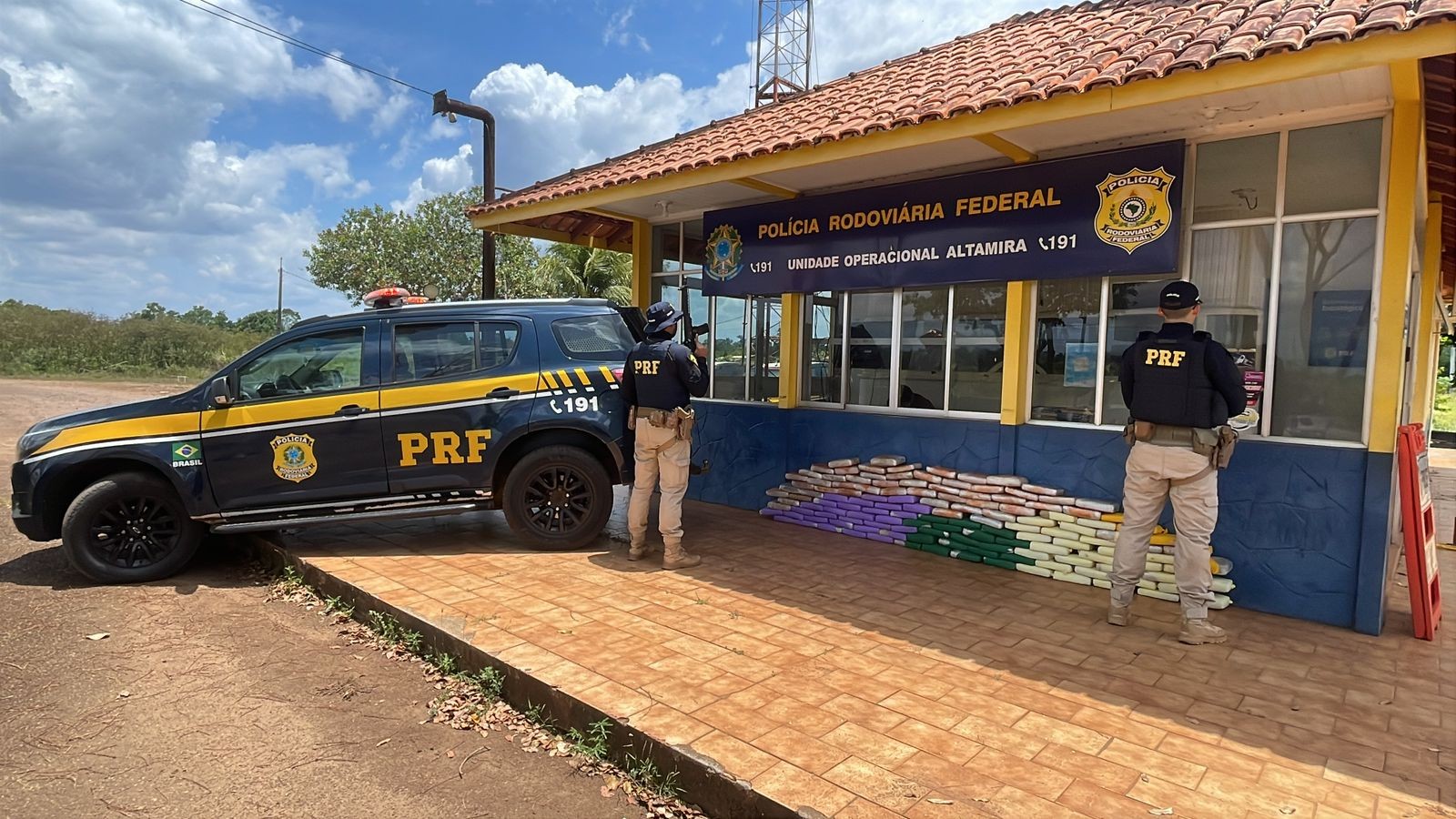 Caminhão que saiu de Santarém é apreendido pela PRF com 145 kg de skunk escondidos em fundo falso na BR-230, em Altamira
