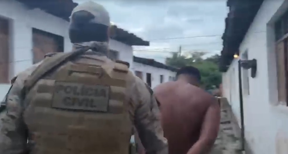 Polícia realizou prisões nesta sexta na operação — Foto: Reprodução
