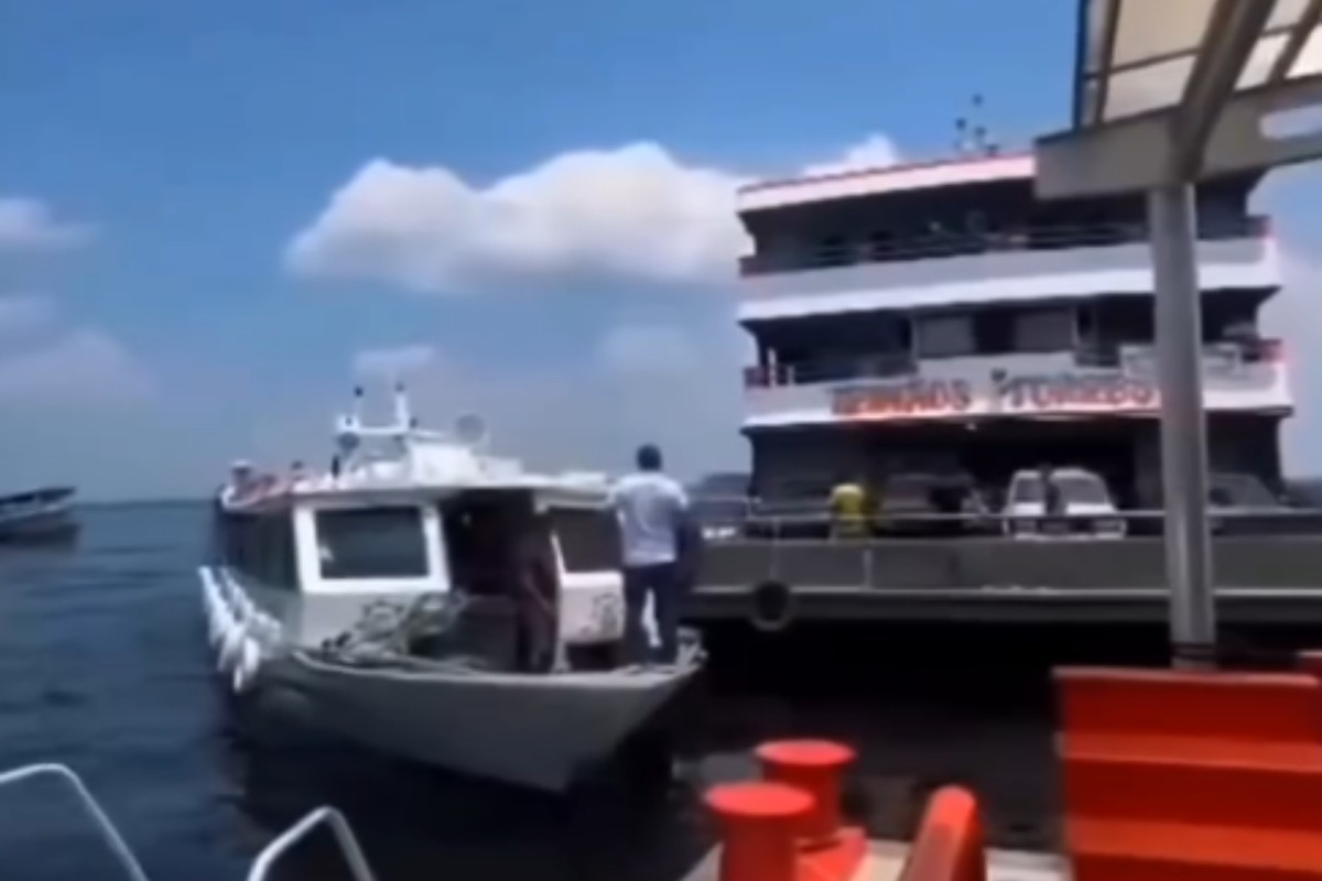 VÍDEO: Embarcação bate em lancha atracada durante manobra em terminal de Manaus