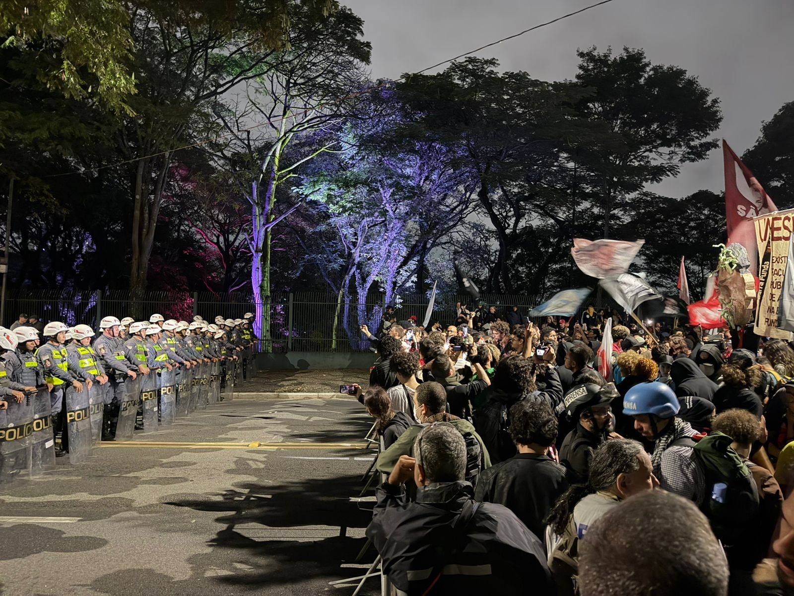 Após protesto de 4 horas, estudantes em greve de USP, Unesp e Unicamp são recebidos pelo governo de SP