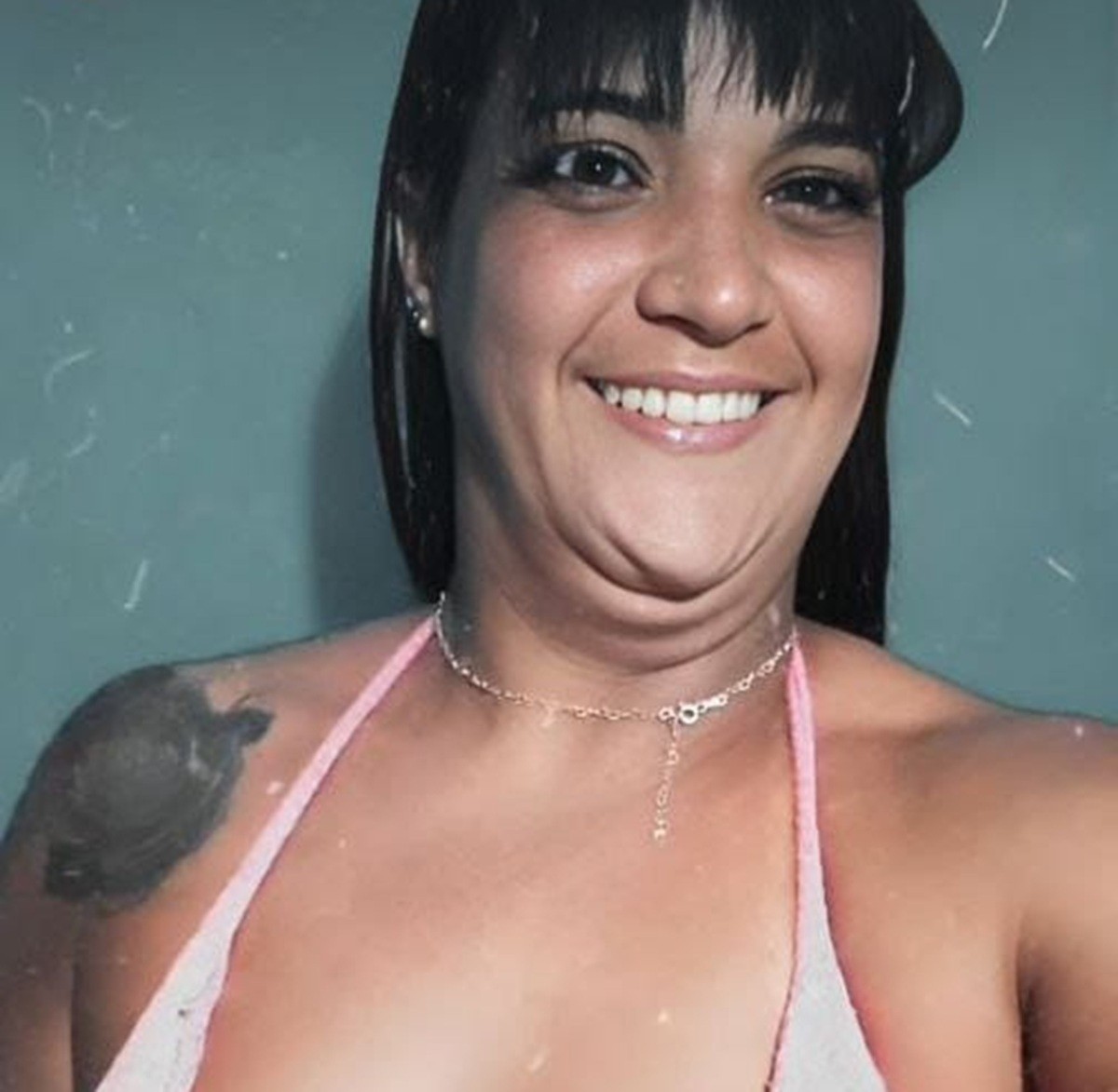 Mulher é assassinada a tiros em praça no Recife