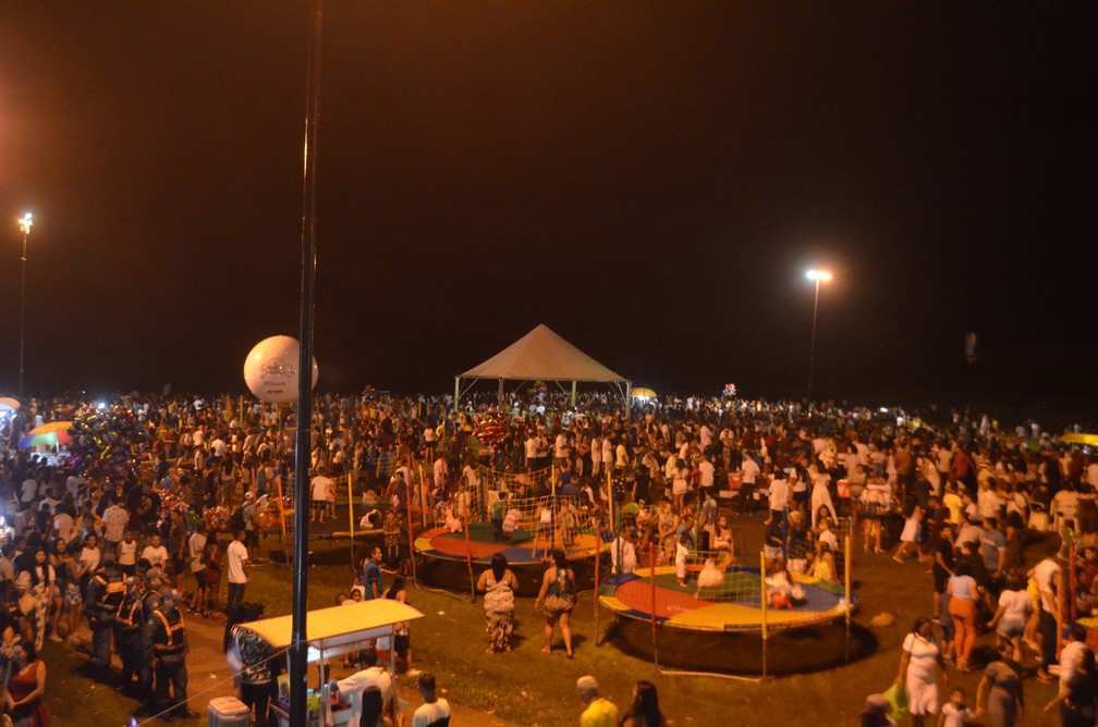 G1 - Humoristas fazem milhares rirem na festa de réveillon de Fortaleza -  notícias em Ceará