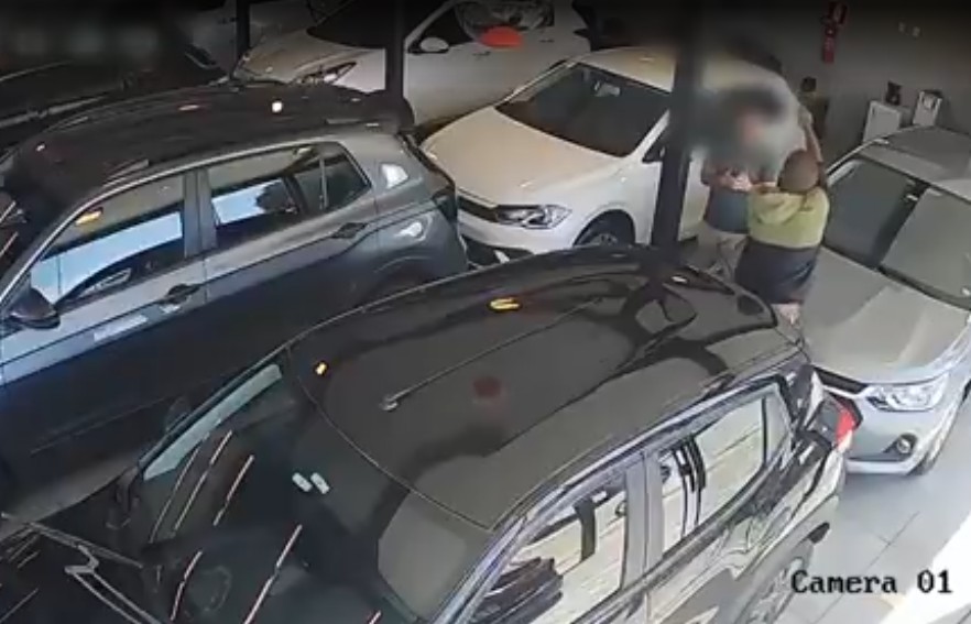 Dono de loja tem joias de R$ 100 mil roubadas durante assalto em Contagem