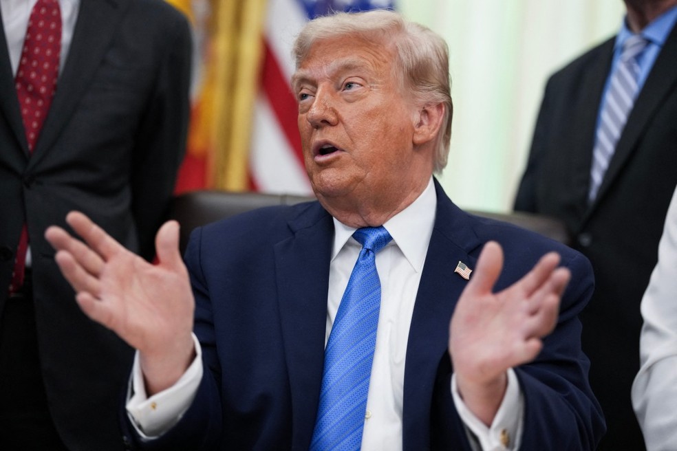 O presidente dos Estados Unidos, Donald Trump, fala durante cerimônia no Salão Oval da Casa Branca, em Washington, D.C., em 10 de junho de 2026. — Foto: Ken Cedeno/AFP