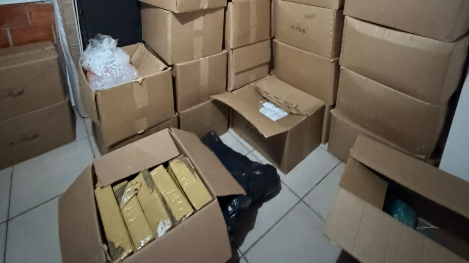 Polícia descobre 'casa bomba' e prende 7 suspeitos de tráfico de drogas em Sorocaba