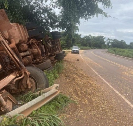 Adolescente de 15 anos morre após caminhão tombar na BR-158 em MT 