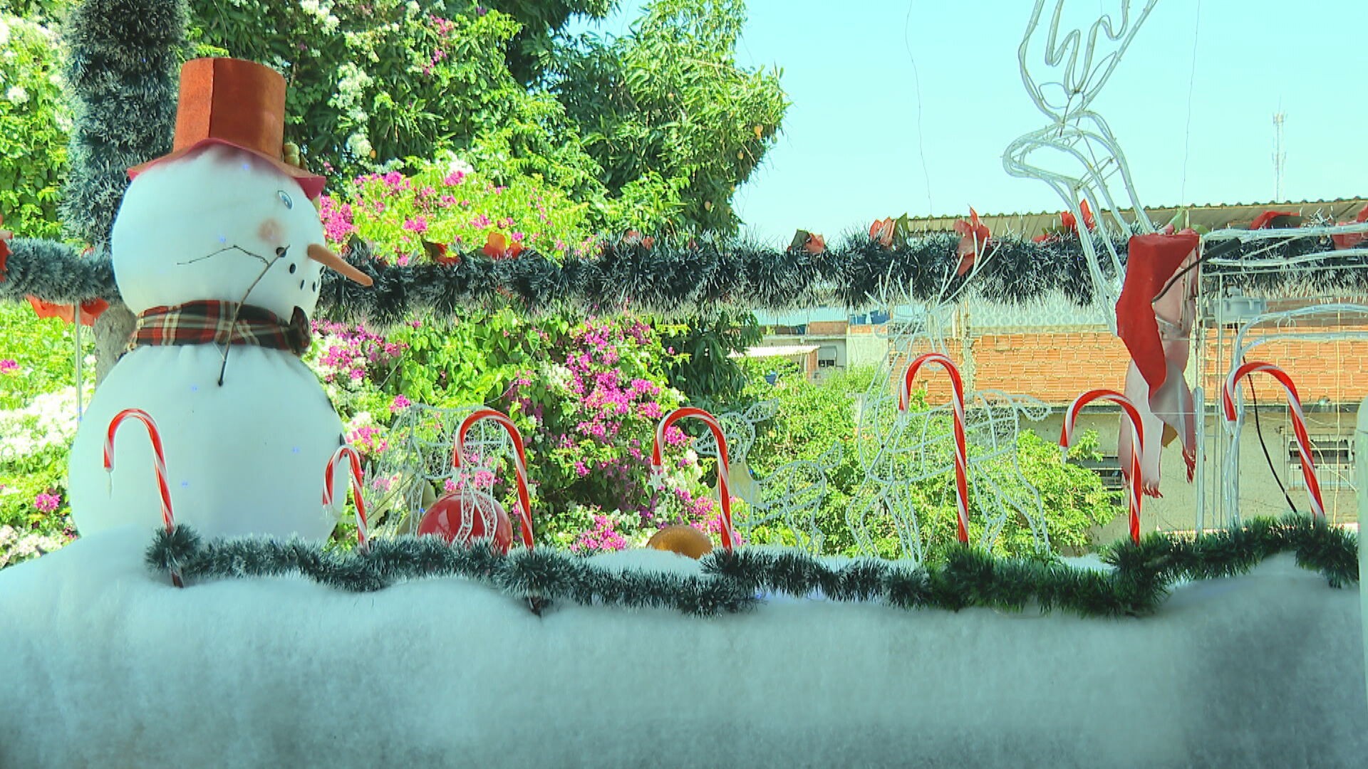 Casa no RJ se transforma em ‘Polo Norte’ para celebrar o Natal