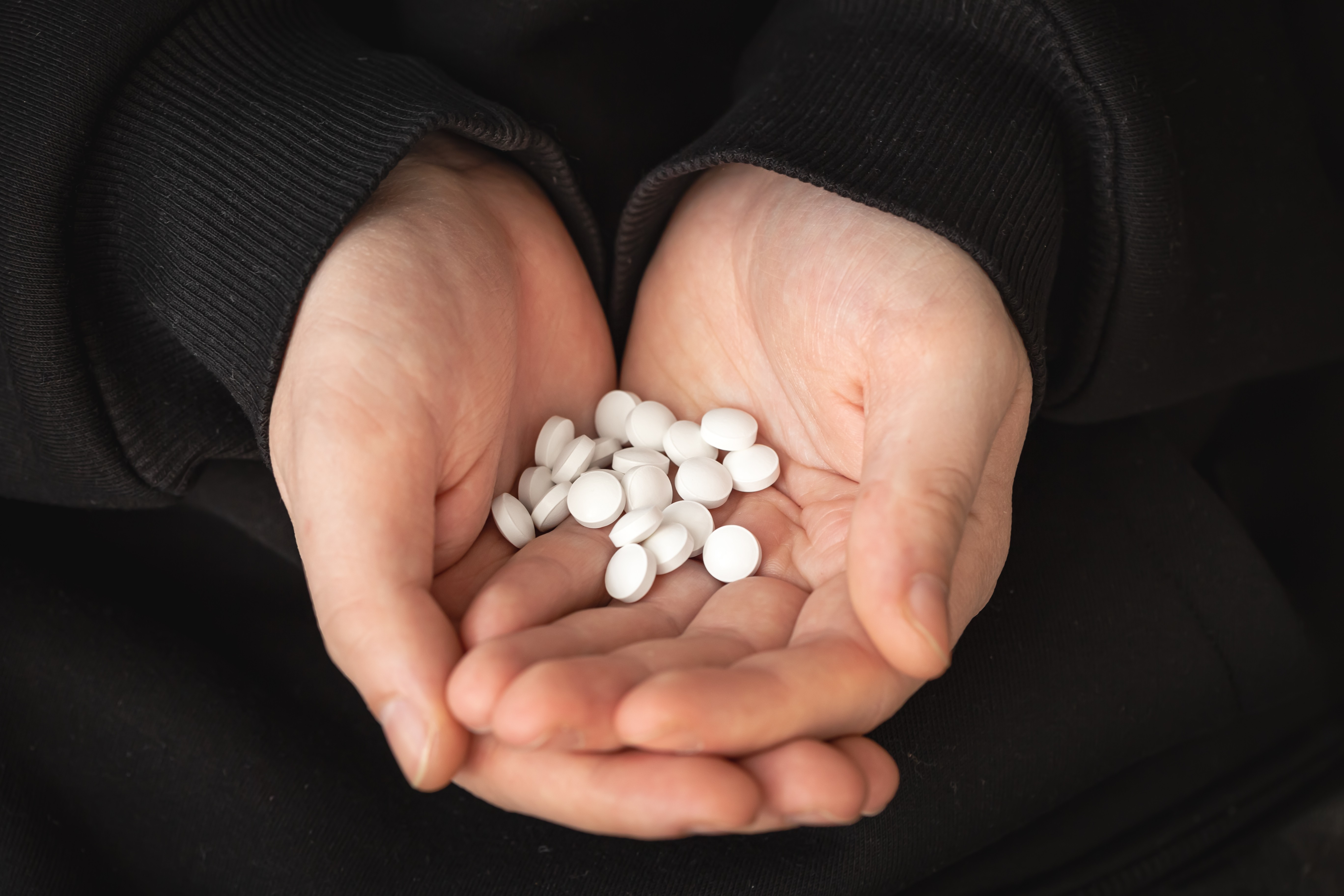 Clonazepam: uso irregular do calmante mais vendido no Brasil causa dependência silenciosa entre idosos