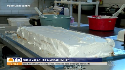 Bolo de Santo Antônio está sendo finalizado para manter tradição de encontrar medalhinha