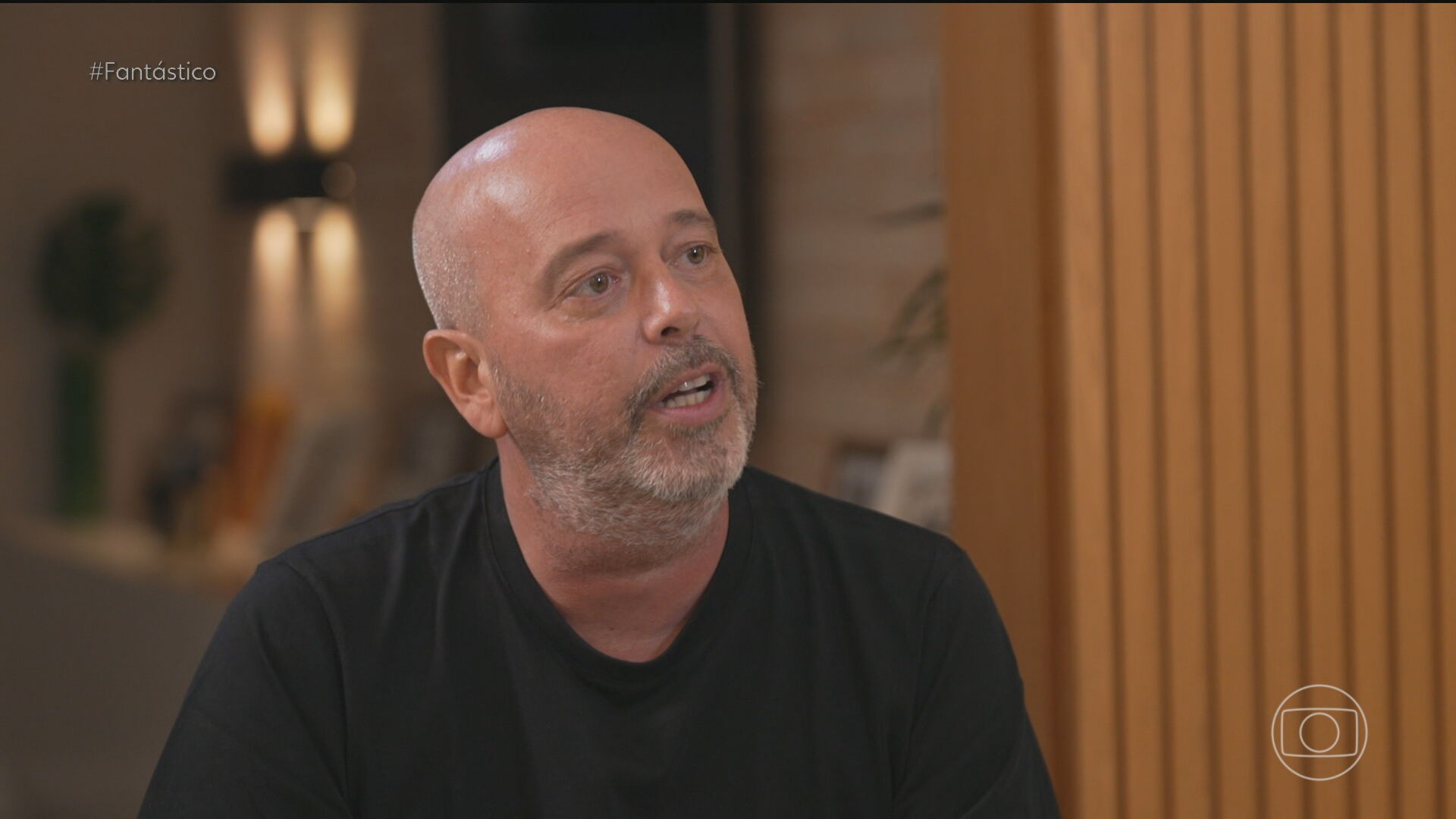 'Eu fui salvo pelo gongo': Alex Escobar conta como episódio ao vivo levou à descoberta de doença rara e de um tumor