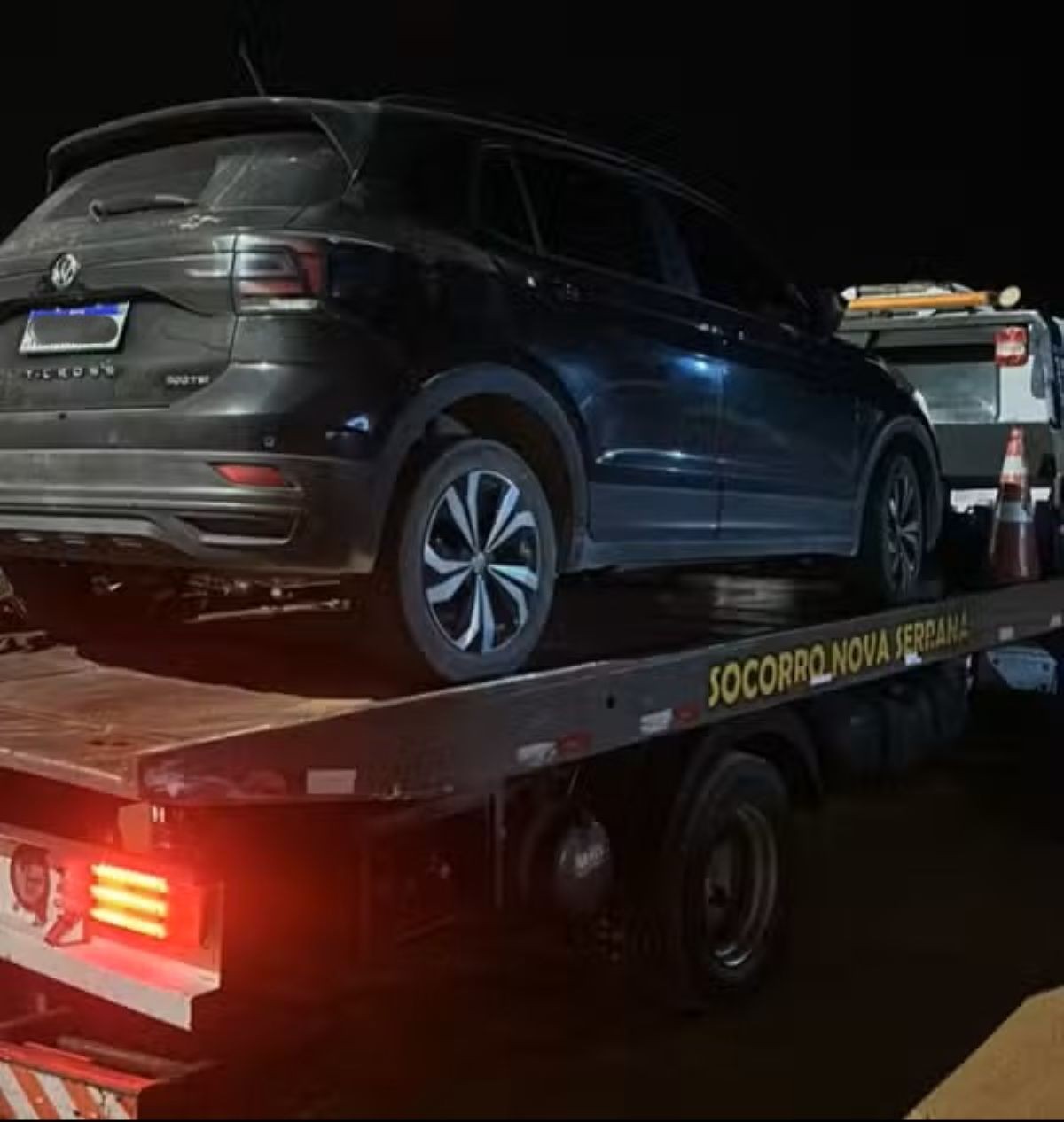 Criminosos trocam tiros com policiais durante perseguição em estradas do Centro-Oeste mineiro; um suspeito morreu