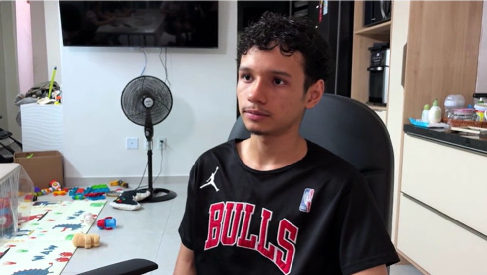 Sobrevivente de naufrágio no AM diz que mãe deu colete antes de sumir — Foto: Reprodução/Rede Amazônica