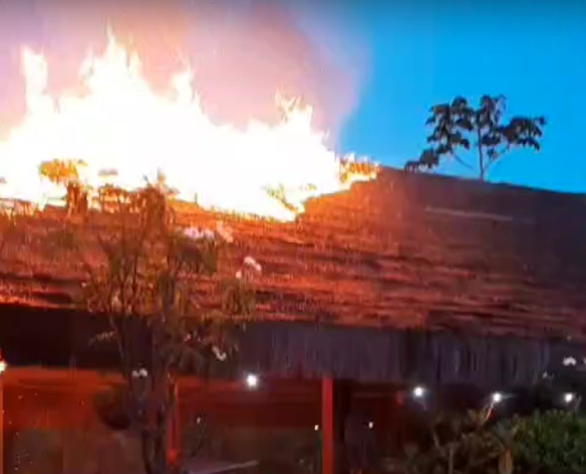 VÍDEO: Incêndio atinge pousada na praia de Pipa