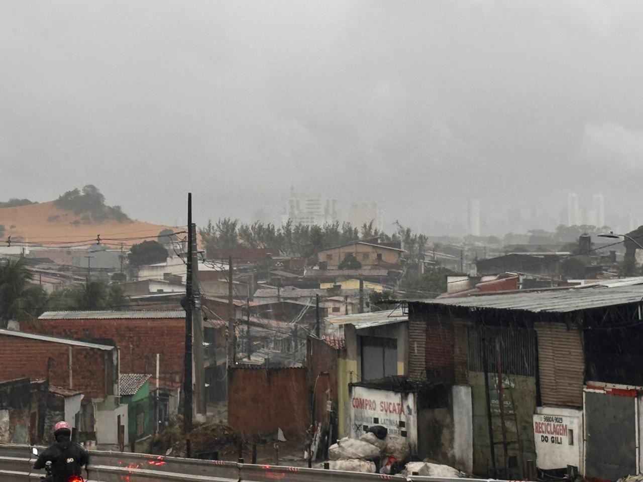 Inmet emite alerta de chuvas intensas para Natal e outras 58 cidades do RN