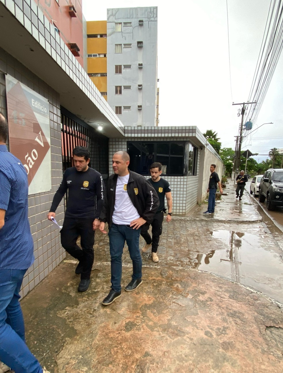 Polícia cumpre mandados contra suspeitos de manipular imagens de adolescentes em Maceió — Foto: Ascom/PC
