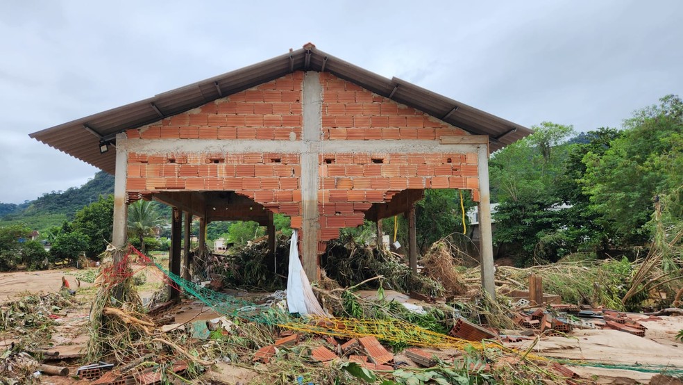 Chuva forte deixa rastro de destruição em Mimoso do Sul, no Sul do ES — Foto: Fernando Madeira