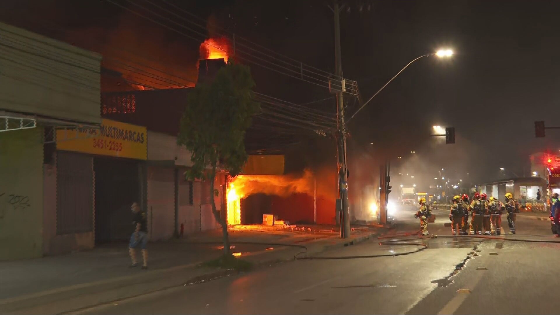 Incêndio atinge loja em BH