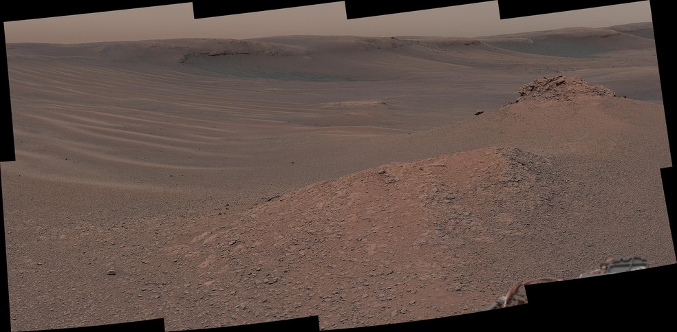 Imagem feita pela câmera principal do rover Curiosity mostra área rica em argila onde amostras revelaram compostos orgânicos em Marte. — Foto: NASA/JPL-Caltech/MSSS