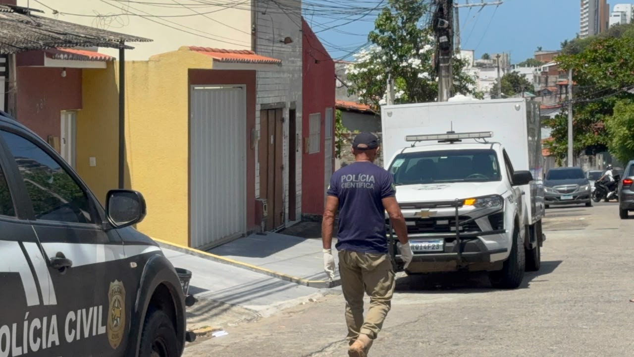 Idoso é morto a tiros dentro de casa na Praia do Meio em Natal