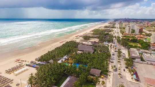 Por que 90% dos dados de internet que chegam ao Brasil passam por essa praia do Ceará -
Reportagem da BBC News Brasil foi ao local no Brasil onde estão ancorados 16 cabos submarinos de fibra óptica — o maior número da América Latina — e explica por que a estrutura que mantém a internet funcionando, ao contrário do que muita gente pensa, é sustentada por uma grande rede de fios.