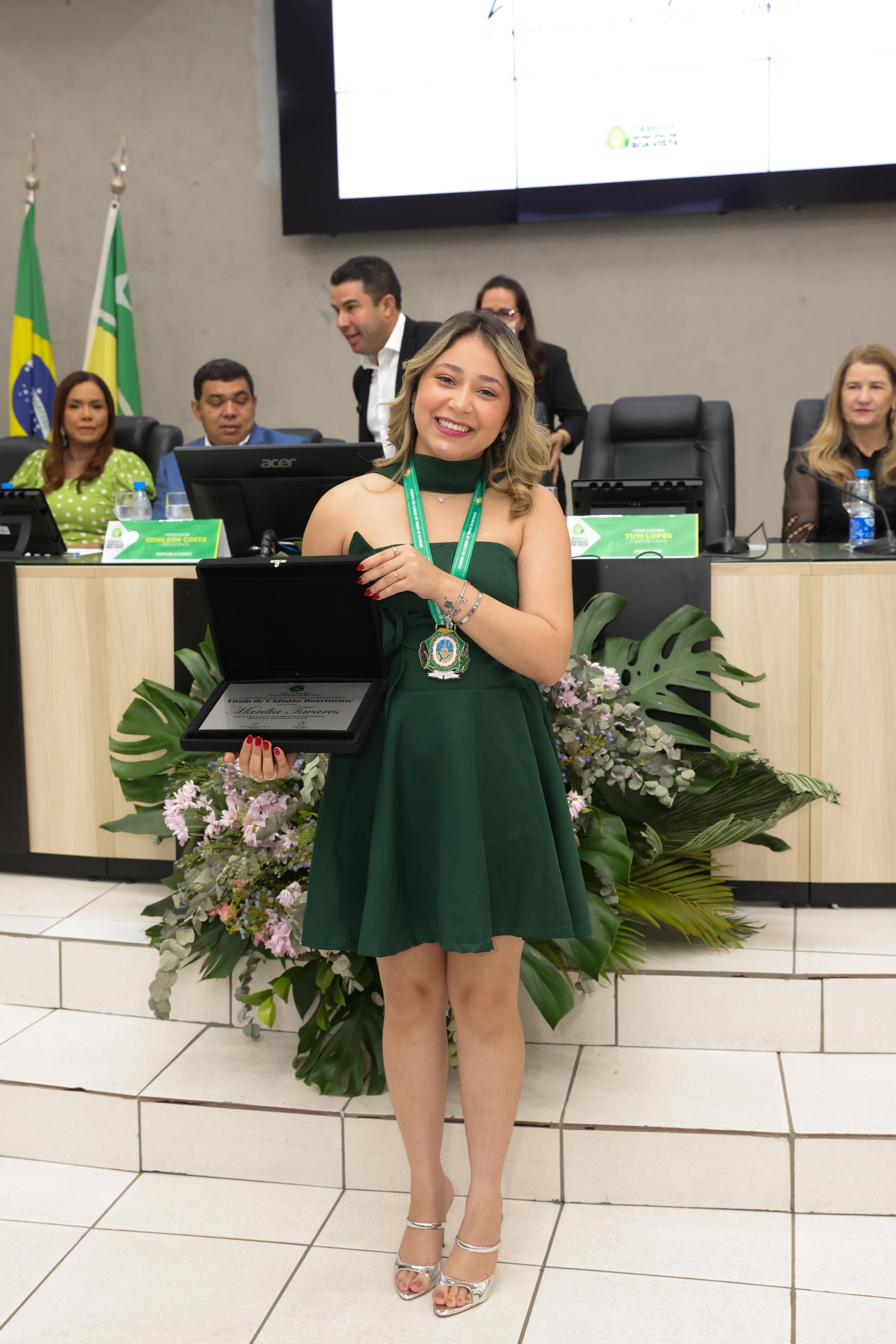 Marília Tavares recebe medalha de honra ao mérito Rio Branco e diploma de Gratidão da Cidade de Boa Vista