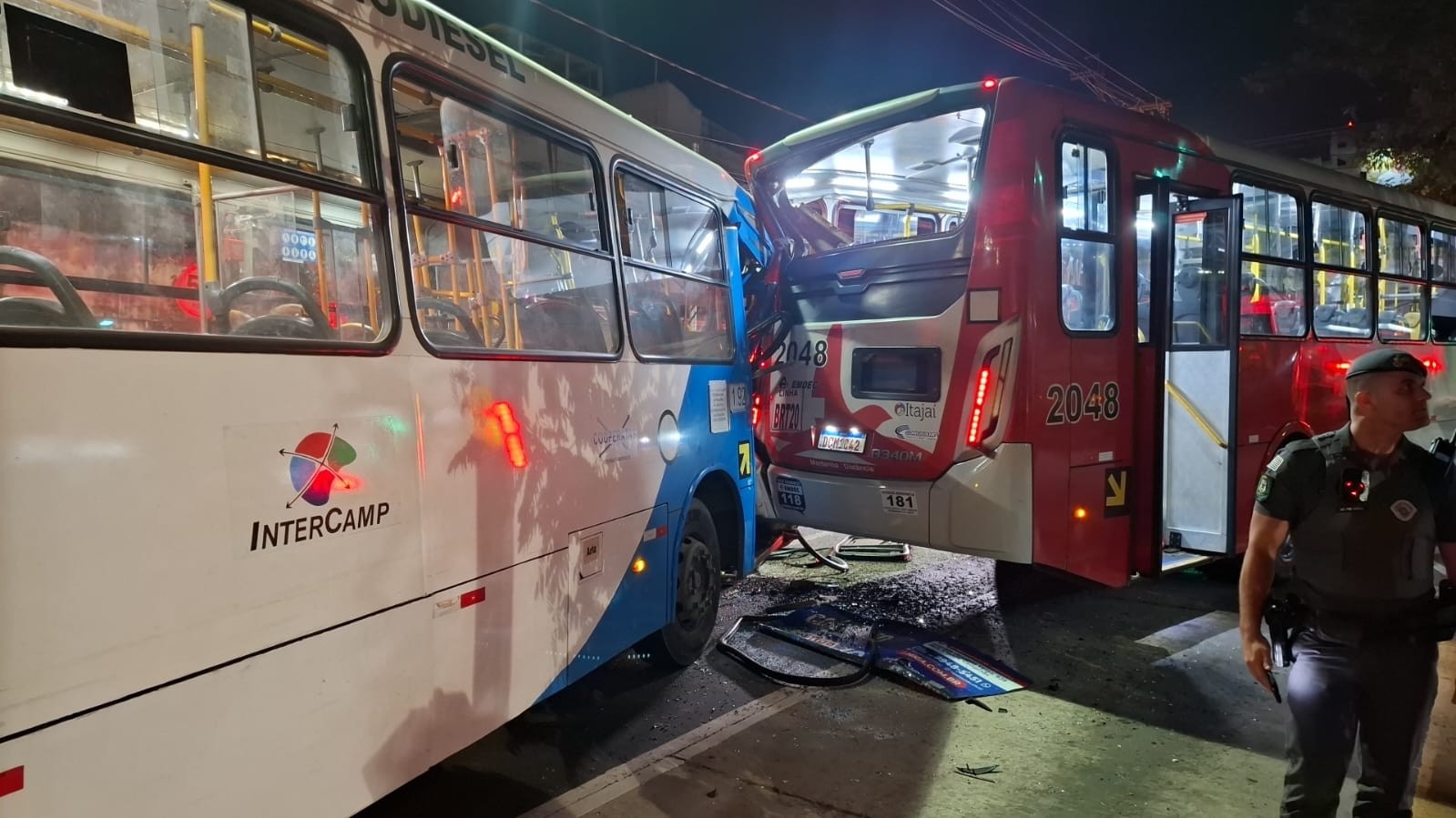 Batida entre ônibus que deixou 8 feridos em Campinas assusta passageiros e pedestres: 'Vi gente sangrando'