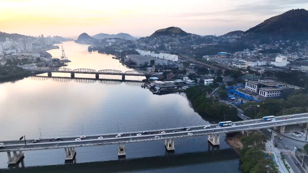Segunda Ponte e Ponte Florentino Avidos, em Vitória, no Espírito Santo — Foto: Reprodução/TV Gazeta