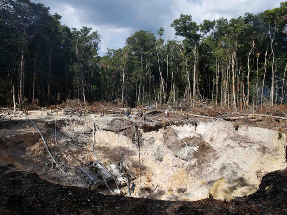 Garimpo ilegal localizado no meio da floresta amazônica, na fronteira entre a Bolívia e Brasil — Foto: Jorge Silva/Reuters
