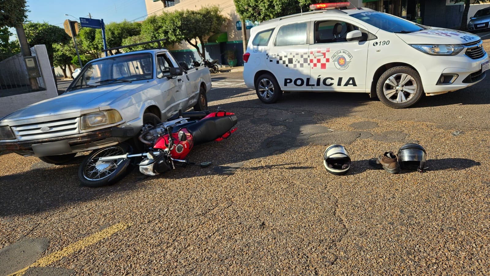 Acidente de trânsito deixa motociclista ferido no bairro Metrópole em Dracena