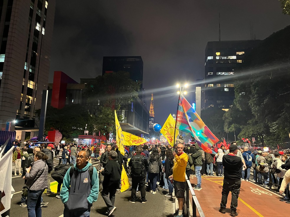 Ato contra super-ricos na avenida Paulista nesta quinta-feira (10) — Foto: Deslange Paiva/g1