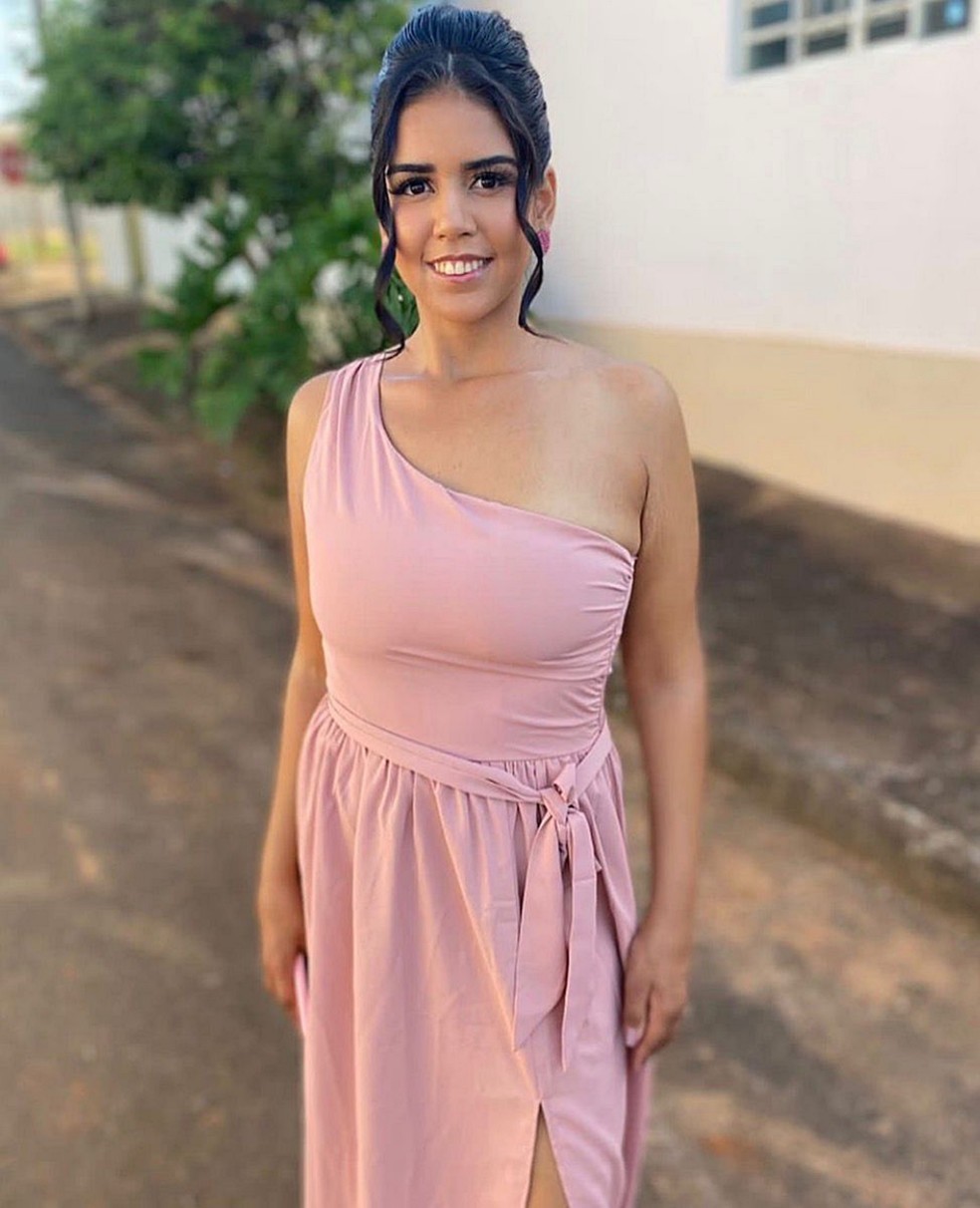 Íris Cândida, de 24 anos, morreu após ter 40% do queimado em um ataque com álcool em Delfinópolis — Foto: Arquivo pessoal