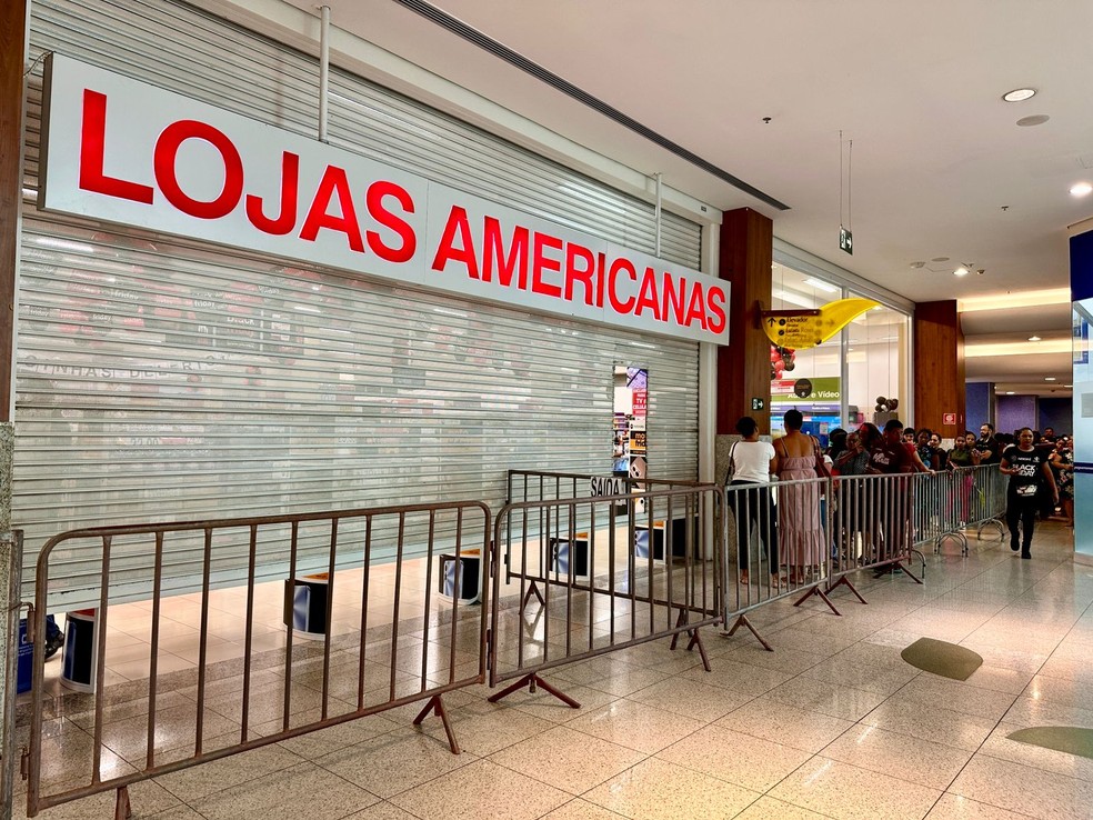 Clientes fizeram fila na frente das Lojas Americanas, no Salvador Shopping — Foto: Divulgação