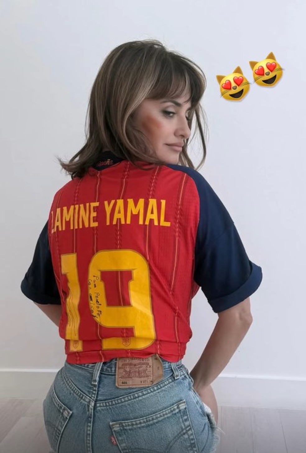 A atriz Penélope Cruz publicou uma foto da Seleção espanhola com o nome do astro do time, Lamine Yamal, após derrota da Argentina — Foto: Reprodução