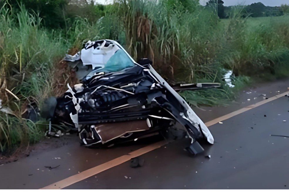 design-sem-nome-1- Adolescente que dirigia carro e amigo morrem após batida contra carreta em rodovia de MT