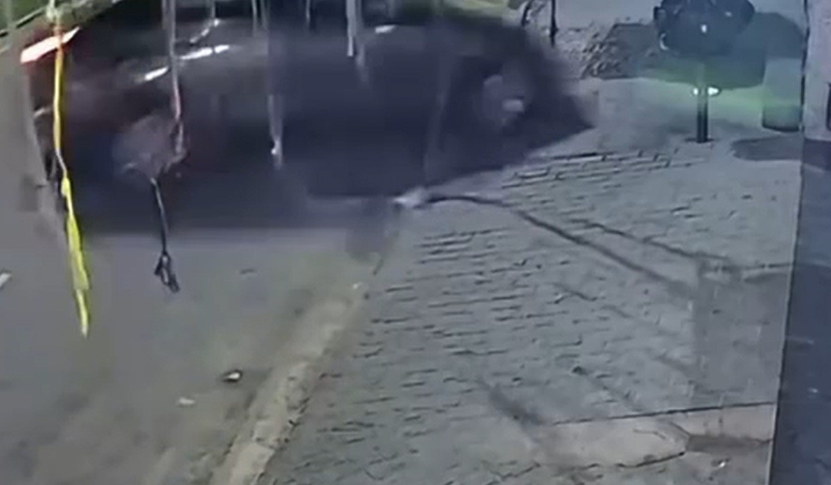 Motorista perde o controle do carro e bate em muro de casa em Campos